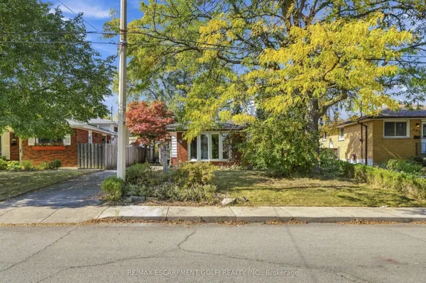 106 Victor Boulevard — photo 2