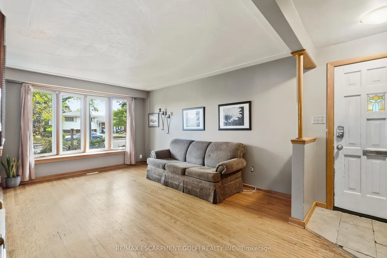 106 Victor Boulevard — photo 3