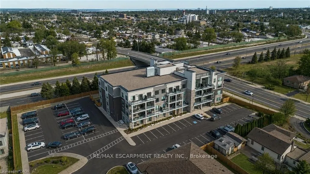 120 Springvalley Centre, Unit 107