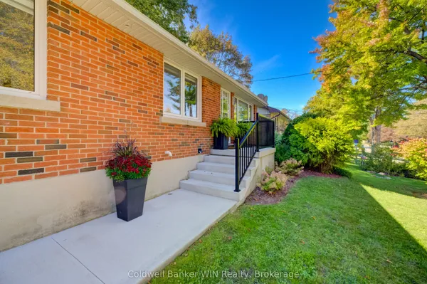 560 Waterloo Street — photo 2