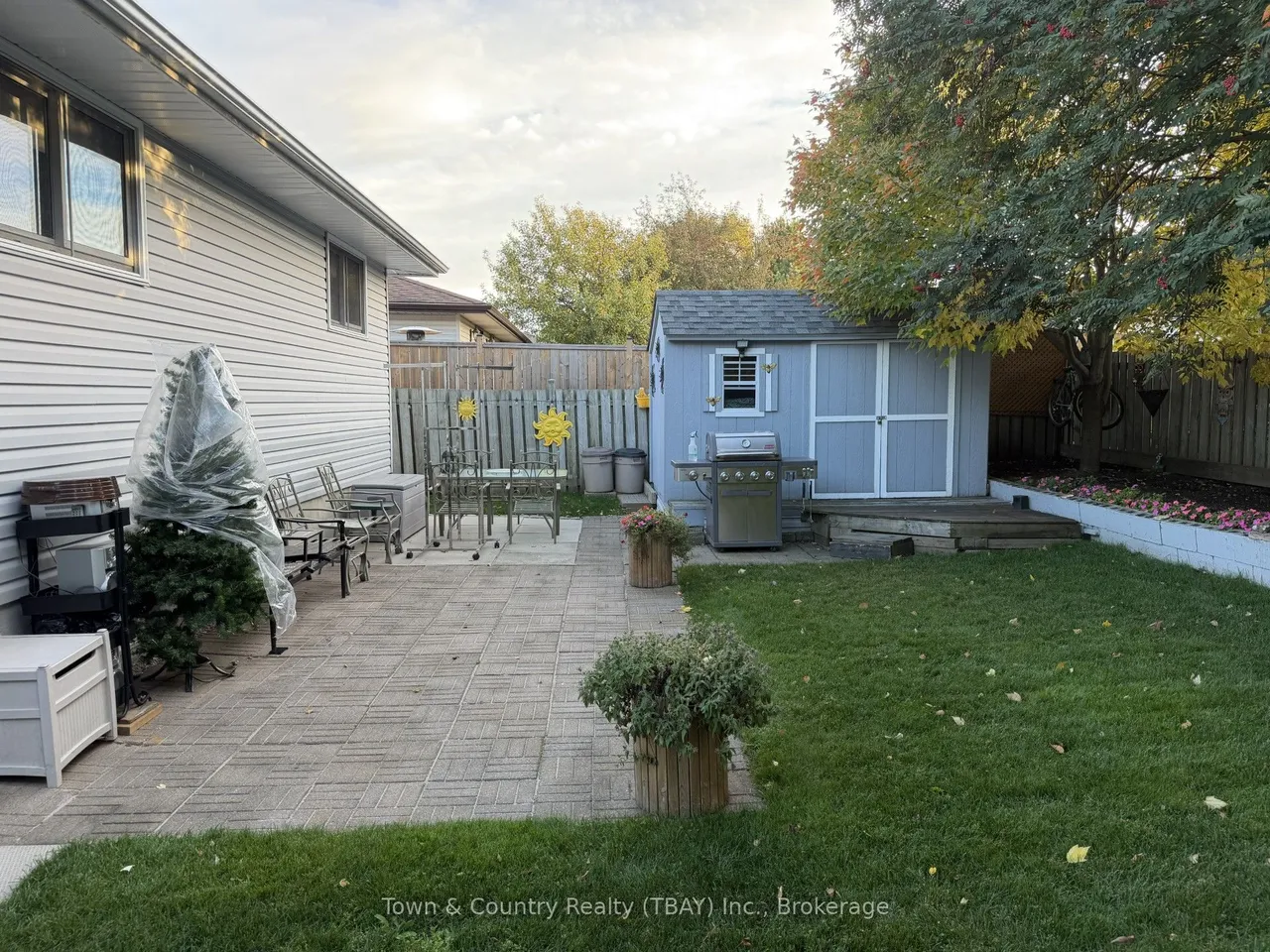 255 London Drive — photo 3