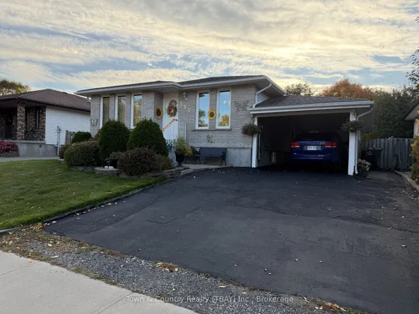 255 London Drive — photo 2