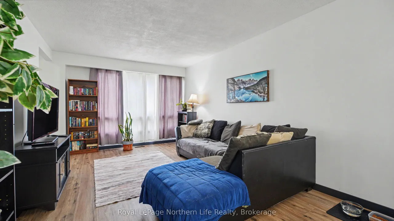 811 Tackaberry Drive — photo 3
