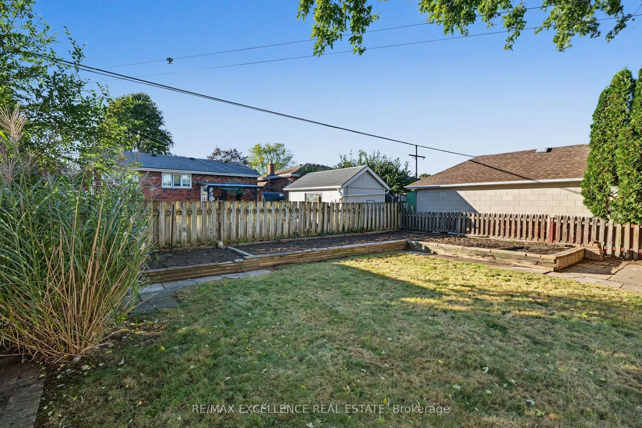 98 Wise Crescent — photo 36