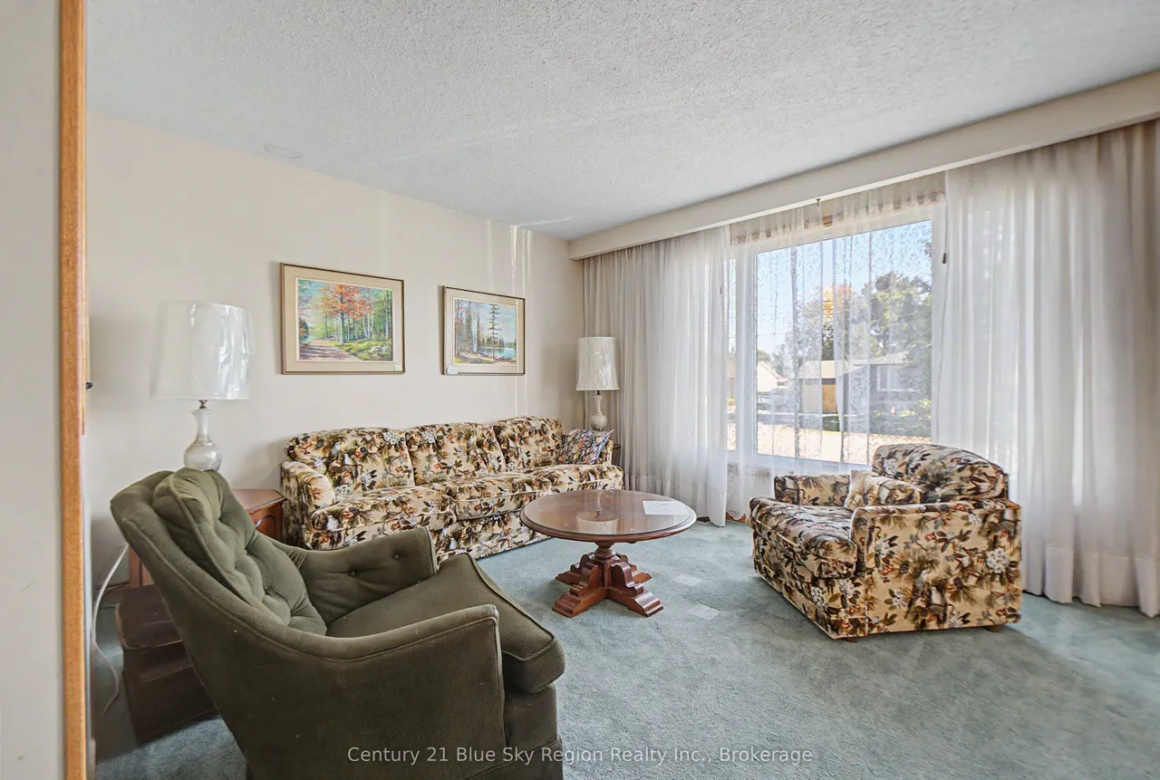 29 Beaver Crescent — photo 2