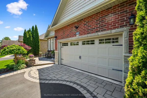 489 Foote Crescent — photo 2