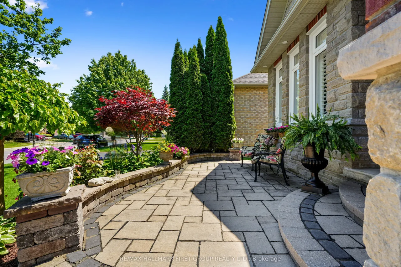 489 Foote Crescent — photo 3