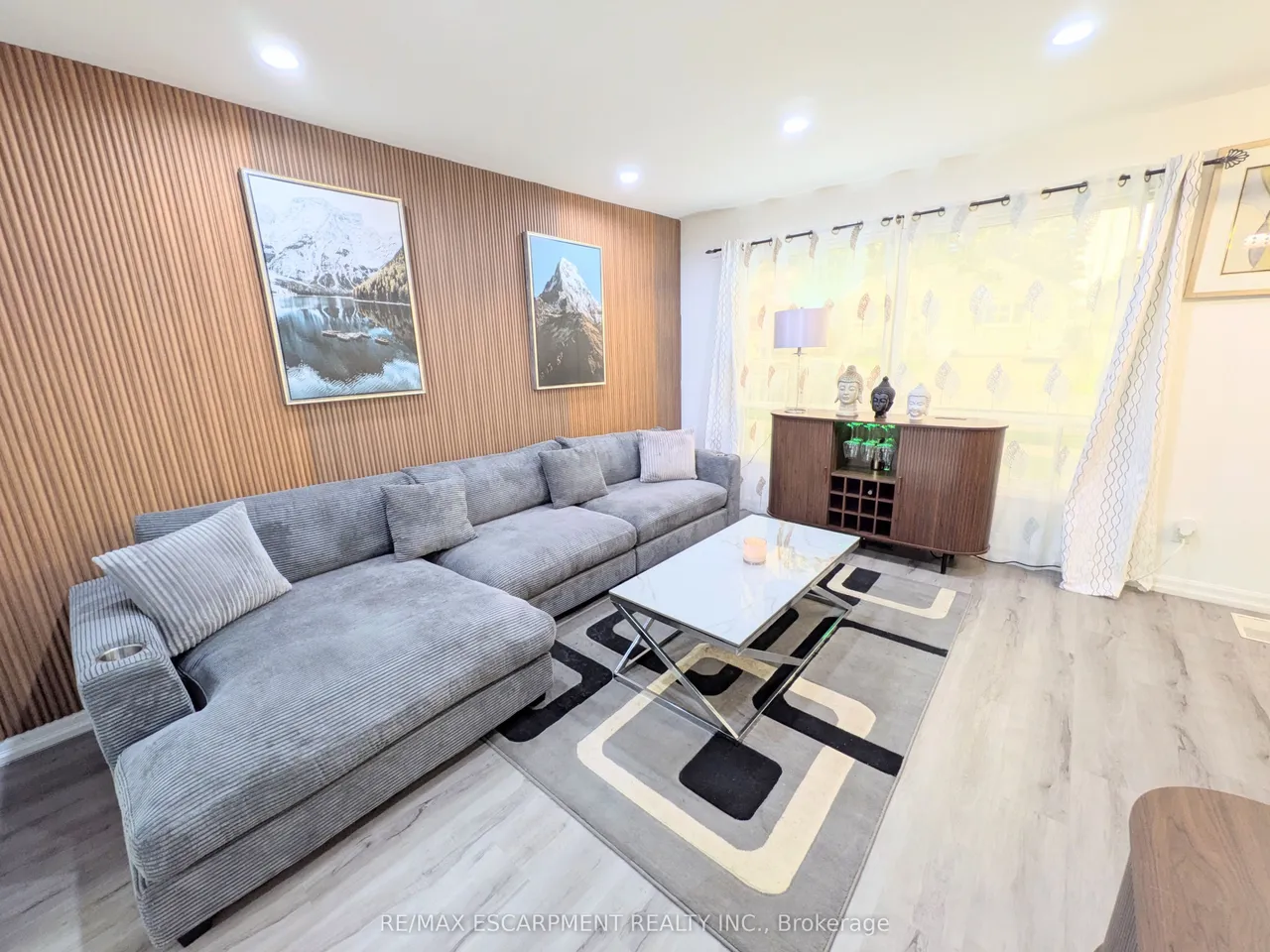 22 RIVERDALE Drive, Unit 1 — photo 2