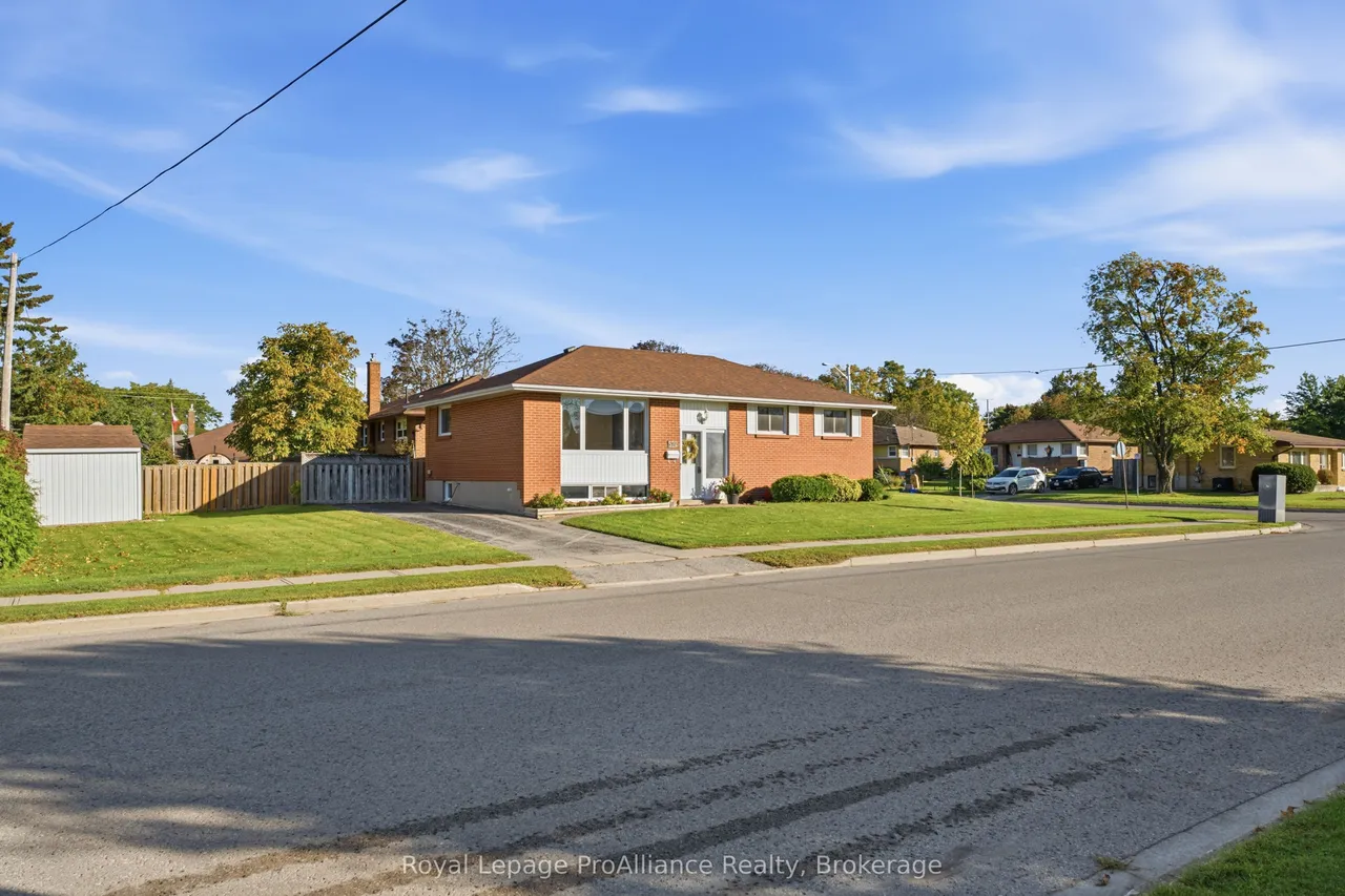 572 Elizabeth Street — photo 3