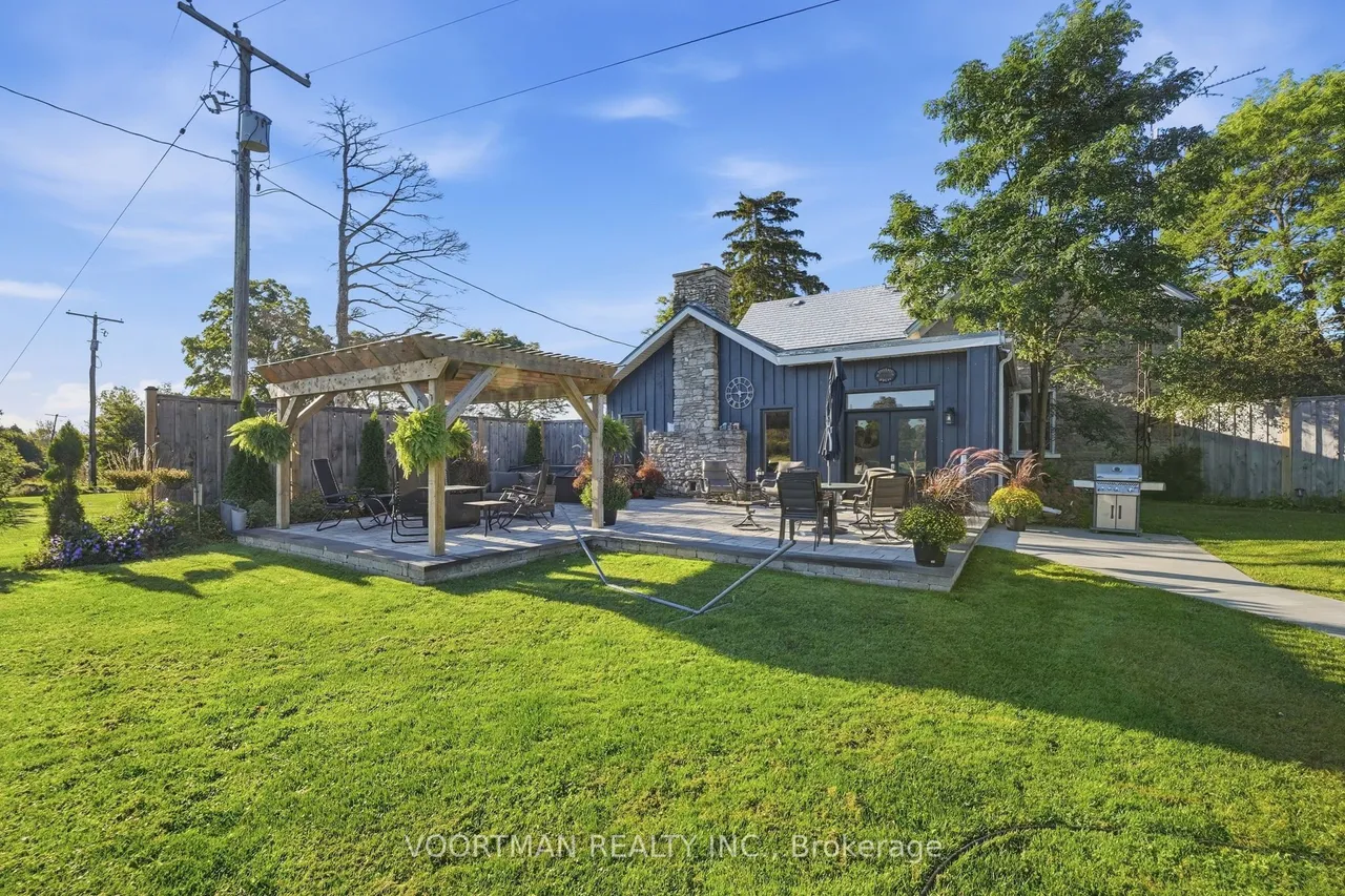 1058 Highway 8 — photo 3