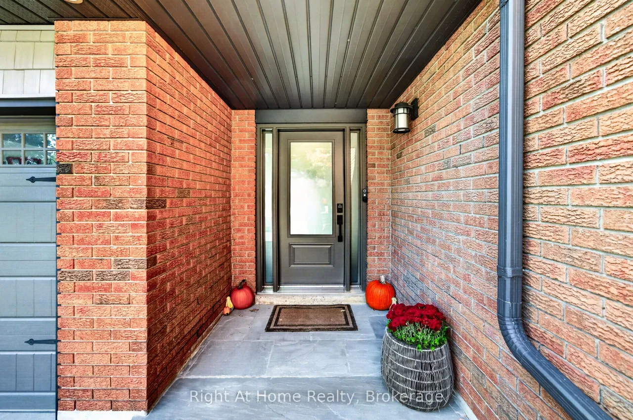 23 Laurendale Avenue — photo 3
