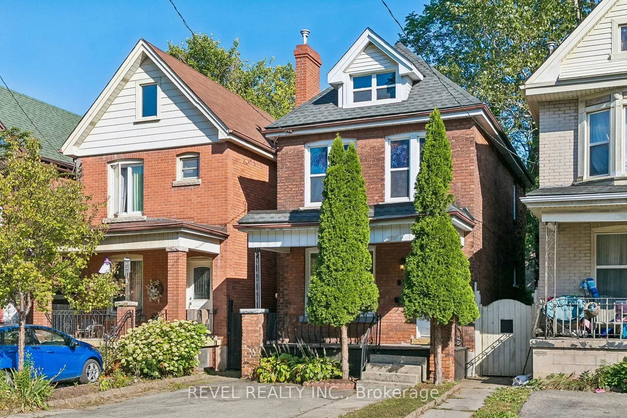 36 Holton Avenue N