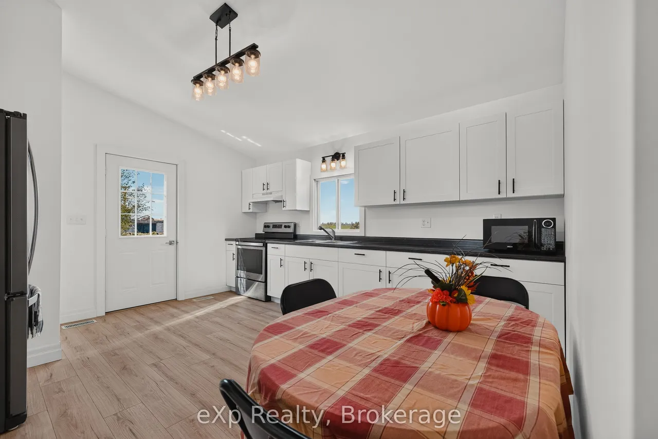225697 Southgate 22 Road — photo 3