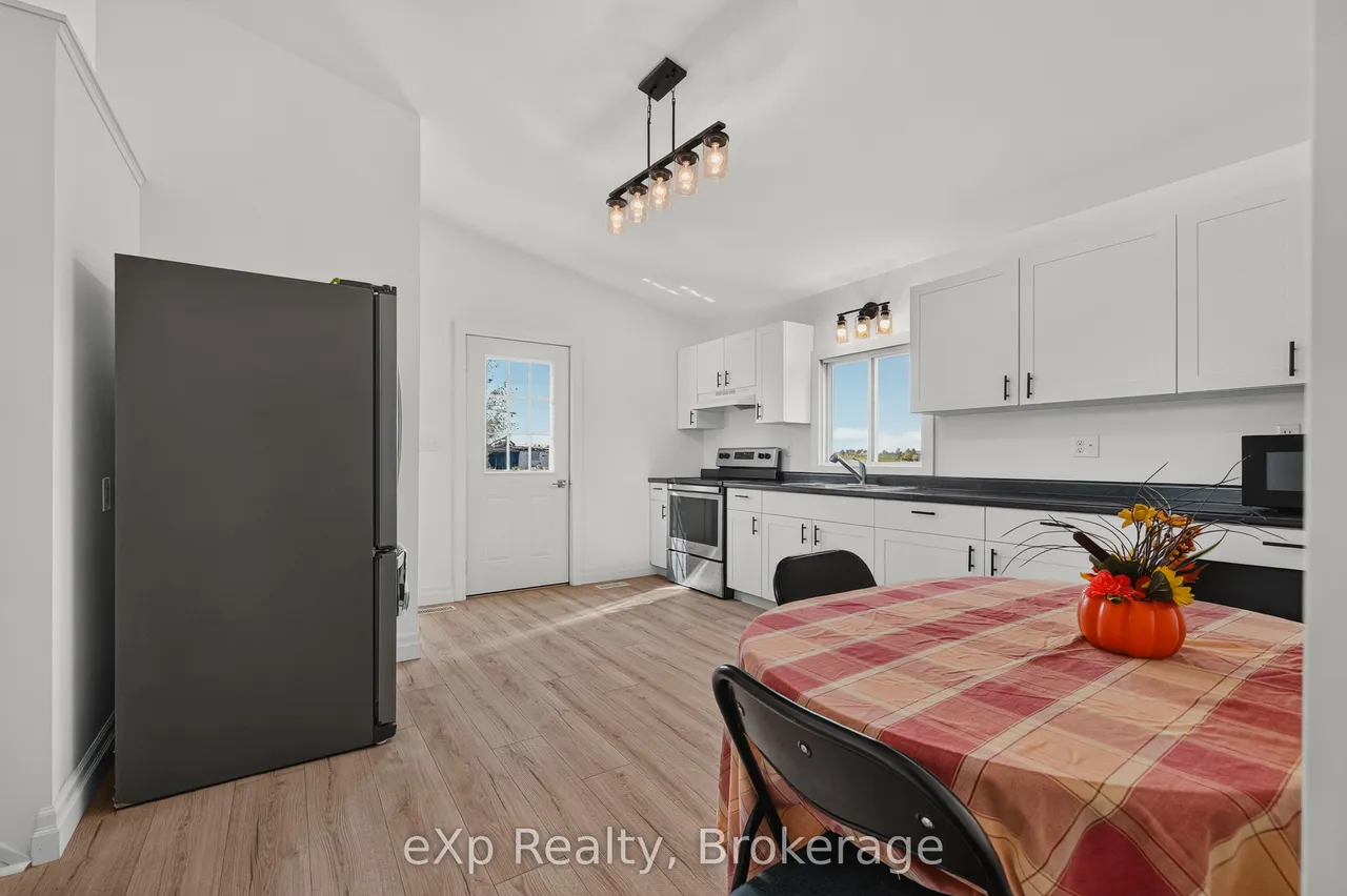 225697 Southgate 22 Road — photo 2