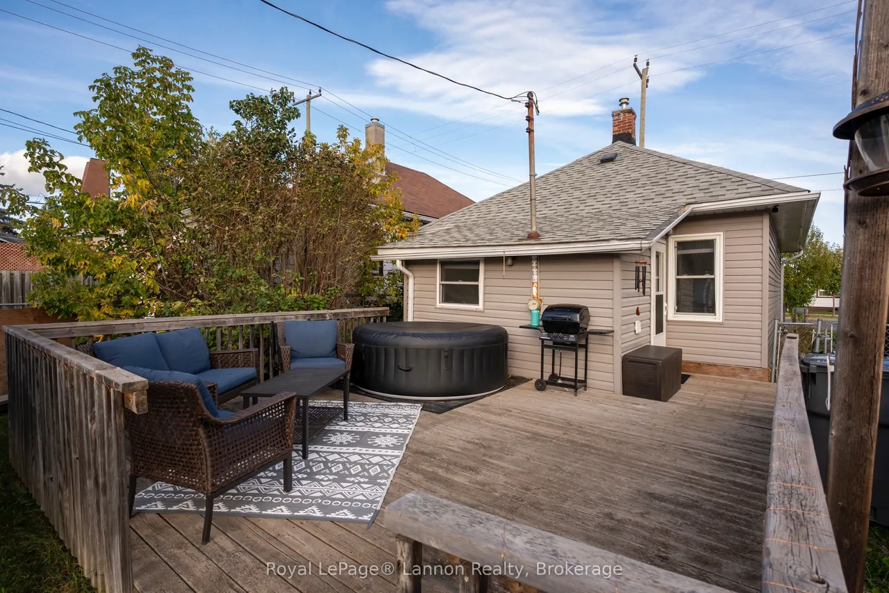 1105 Brown Street — photo 3