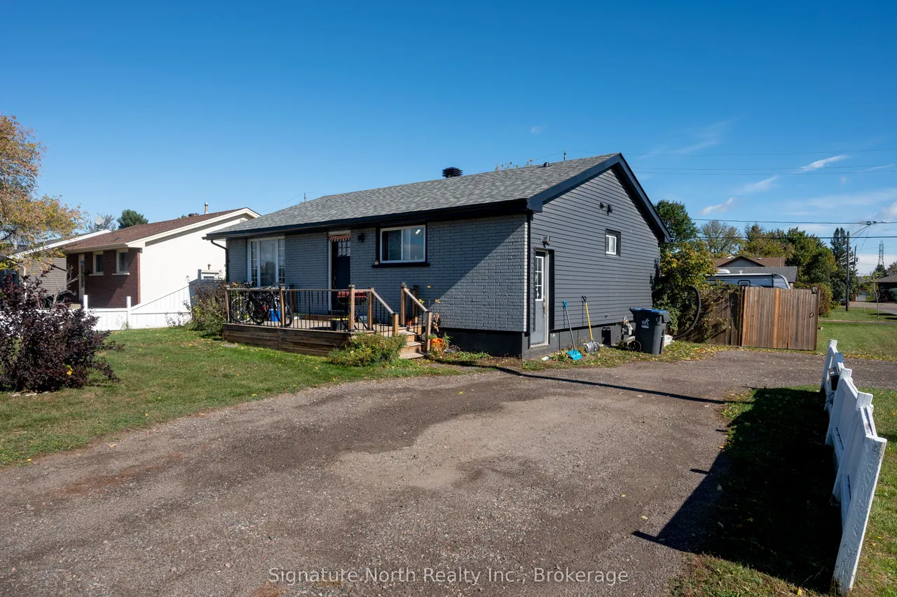 420 Edward Street N — photo 3