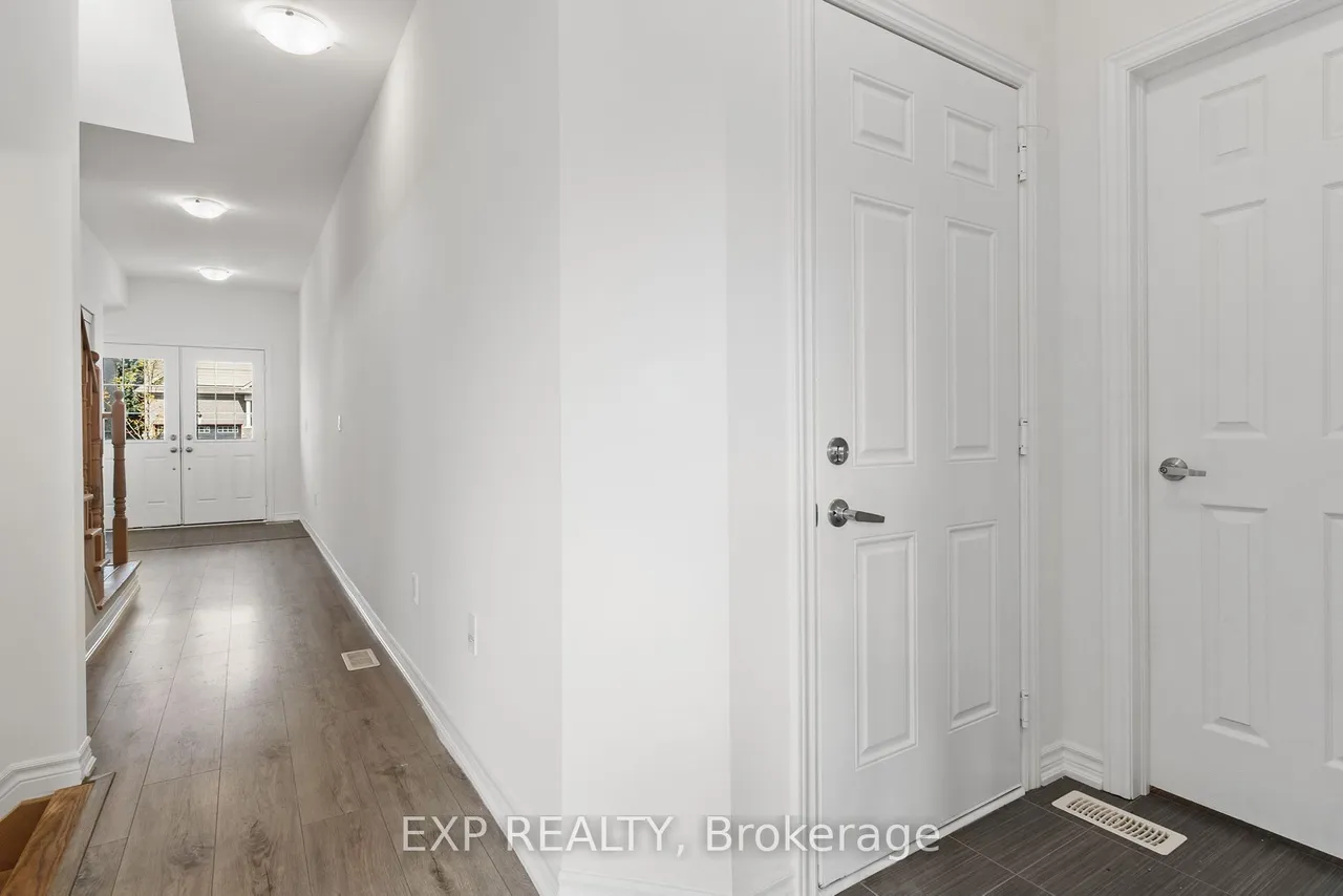 230 Ridley Crescent — photo 3