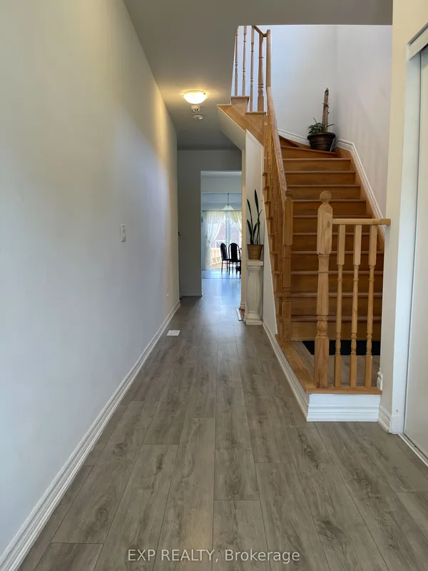 230 Ridley Crescent — photo 2
