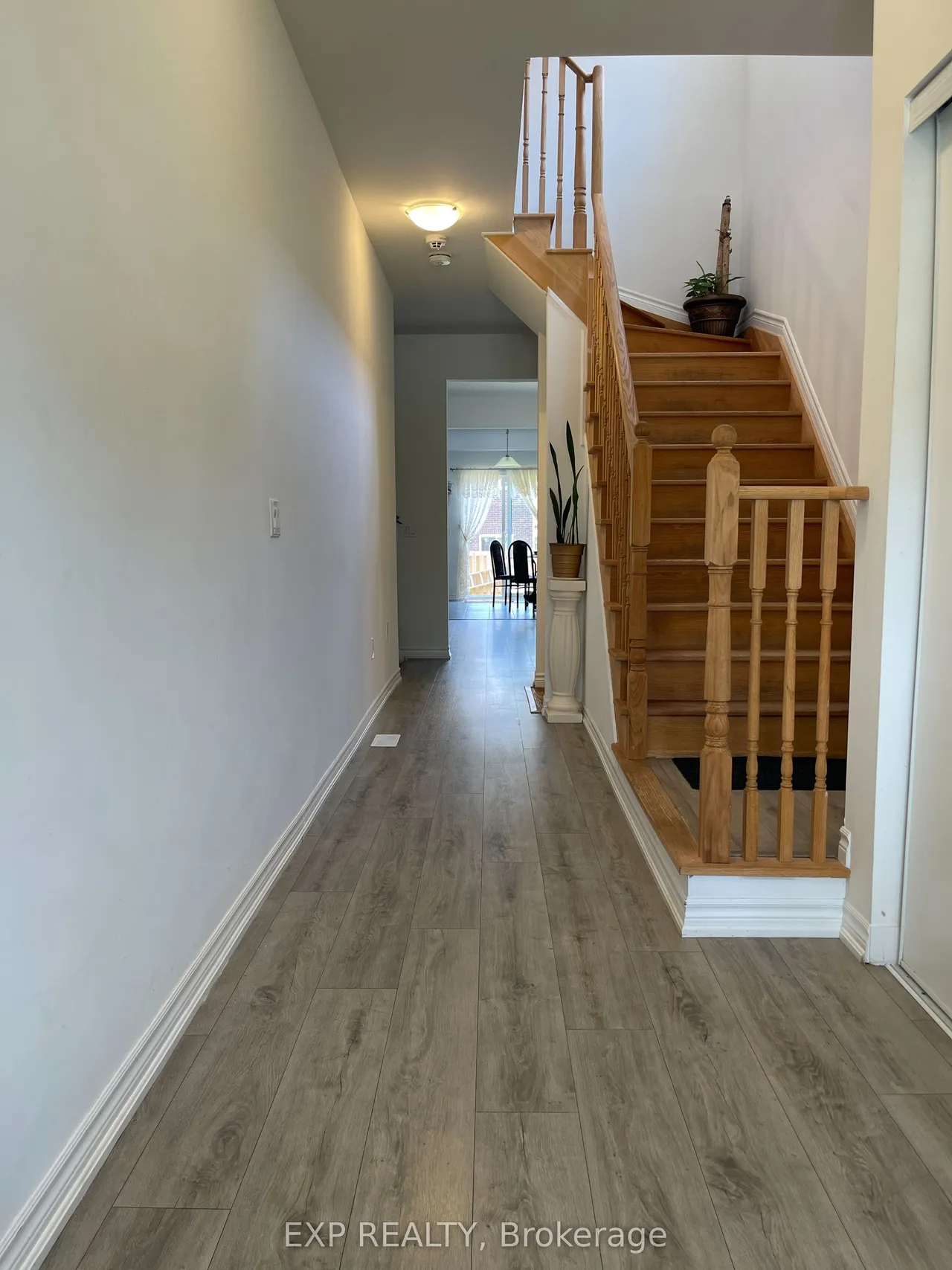 230 Ridley Crescent — photo 2