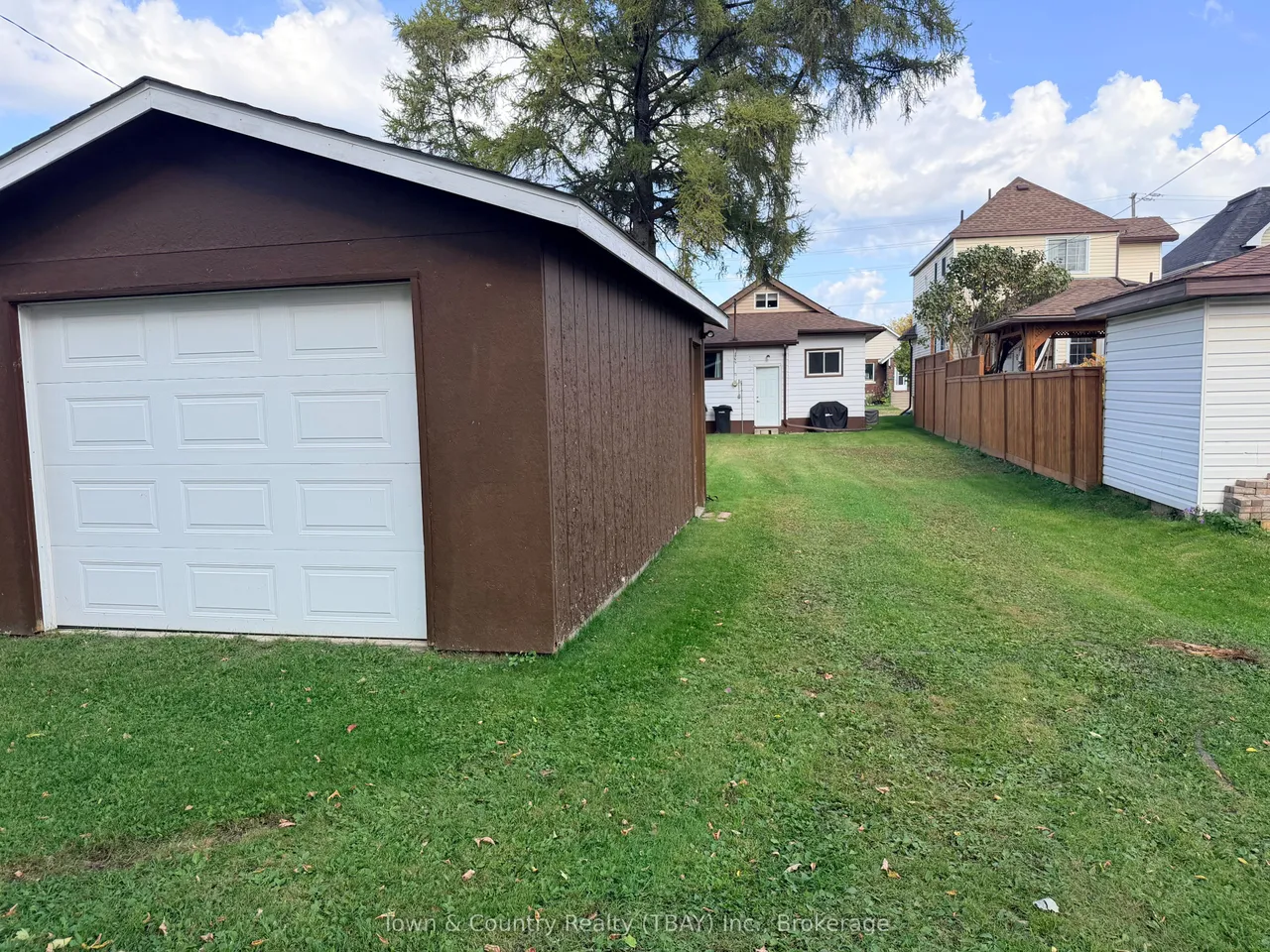 372 Mary Street E — photo 17