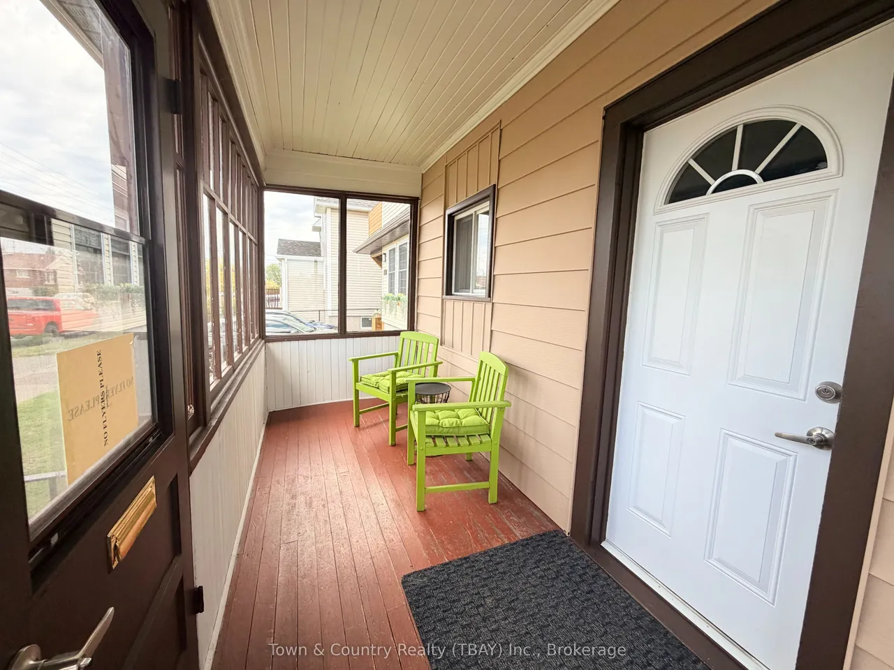 372 Mary Street E — photo 2