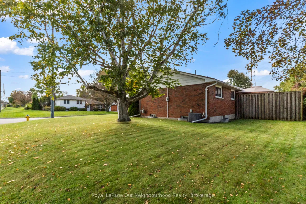 546 Burwash Street — photo 16