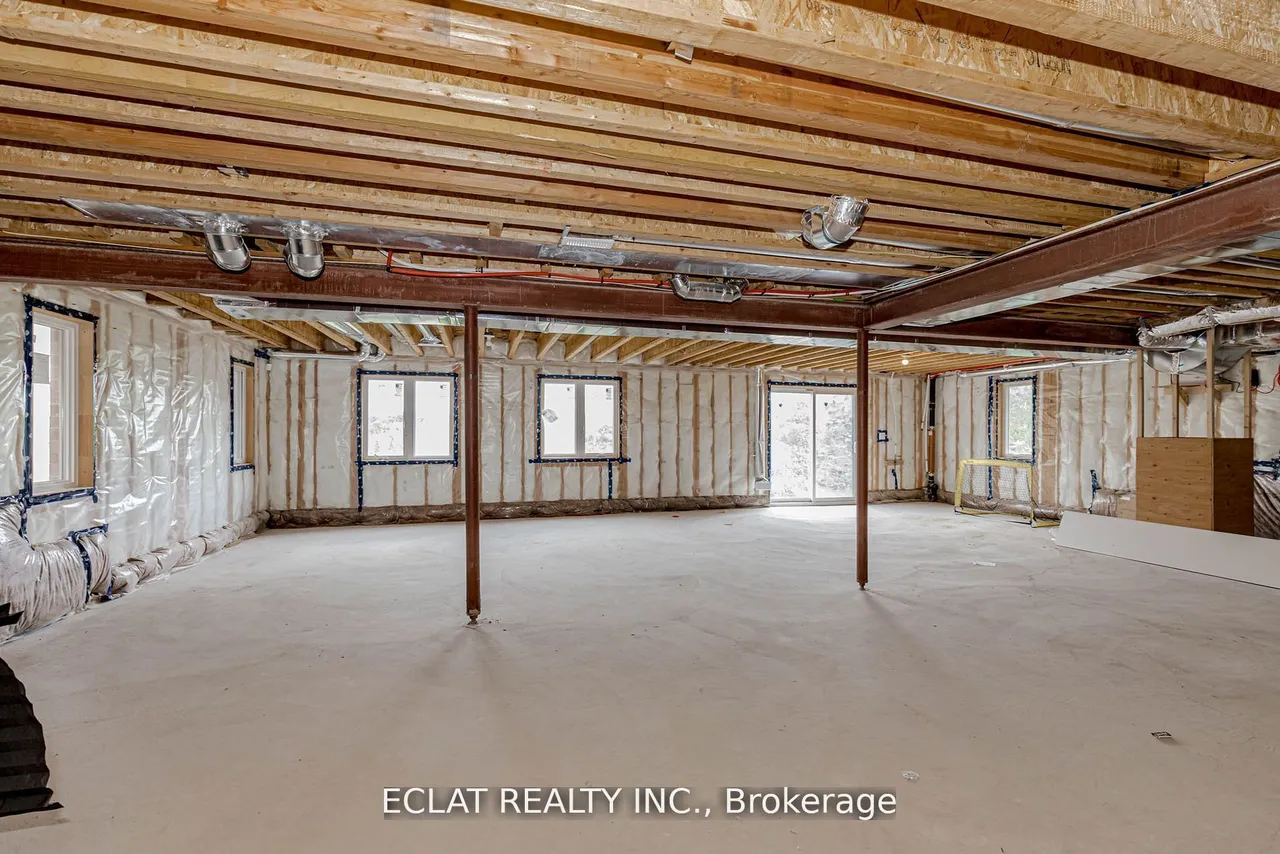 329 Russell Street — photo 43