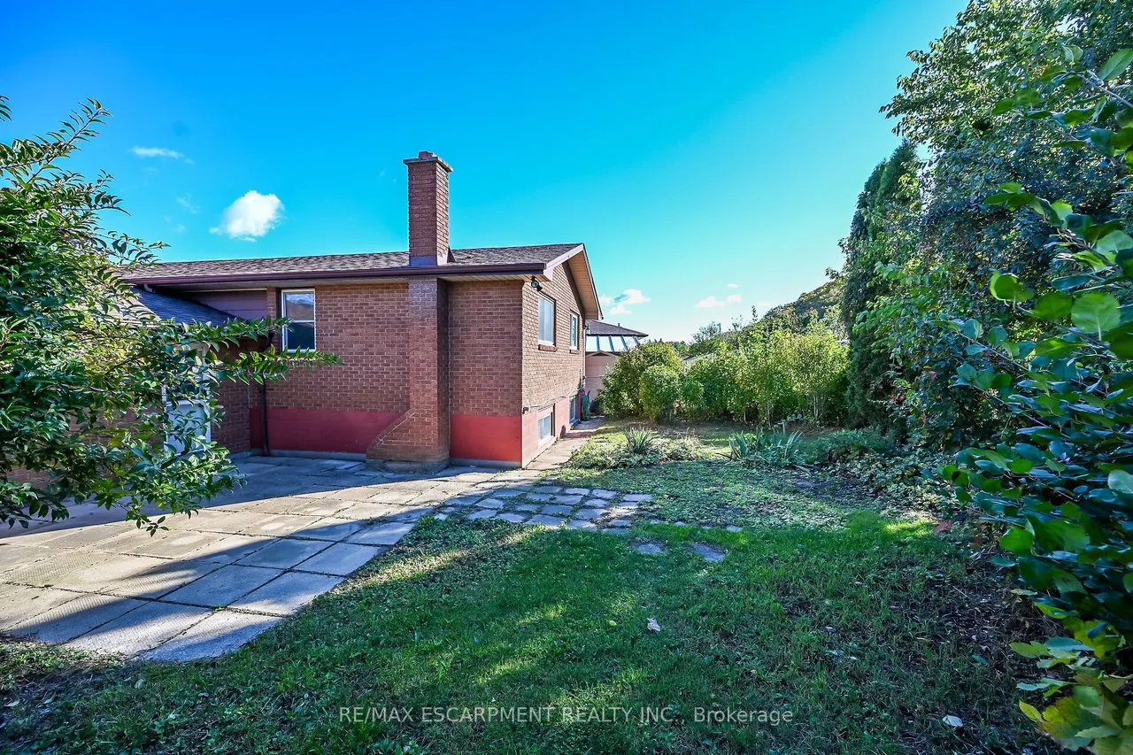 100 Marcella Crescent — photo 49