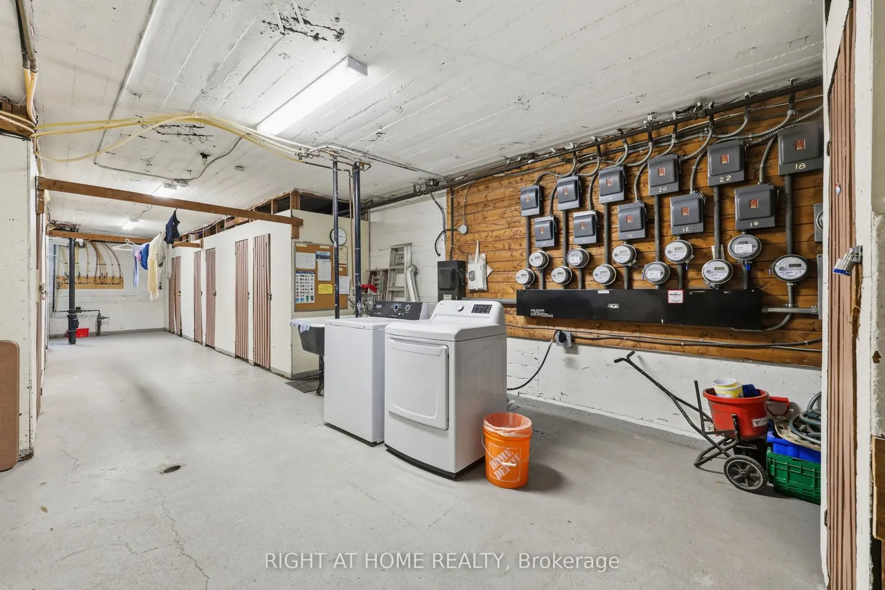 223 MacNab Street S, Unit 11 — photo 20