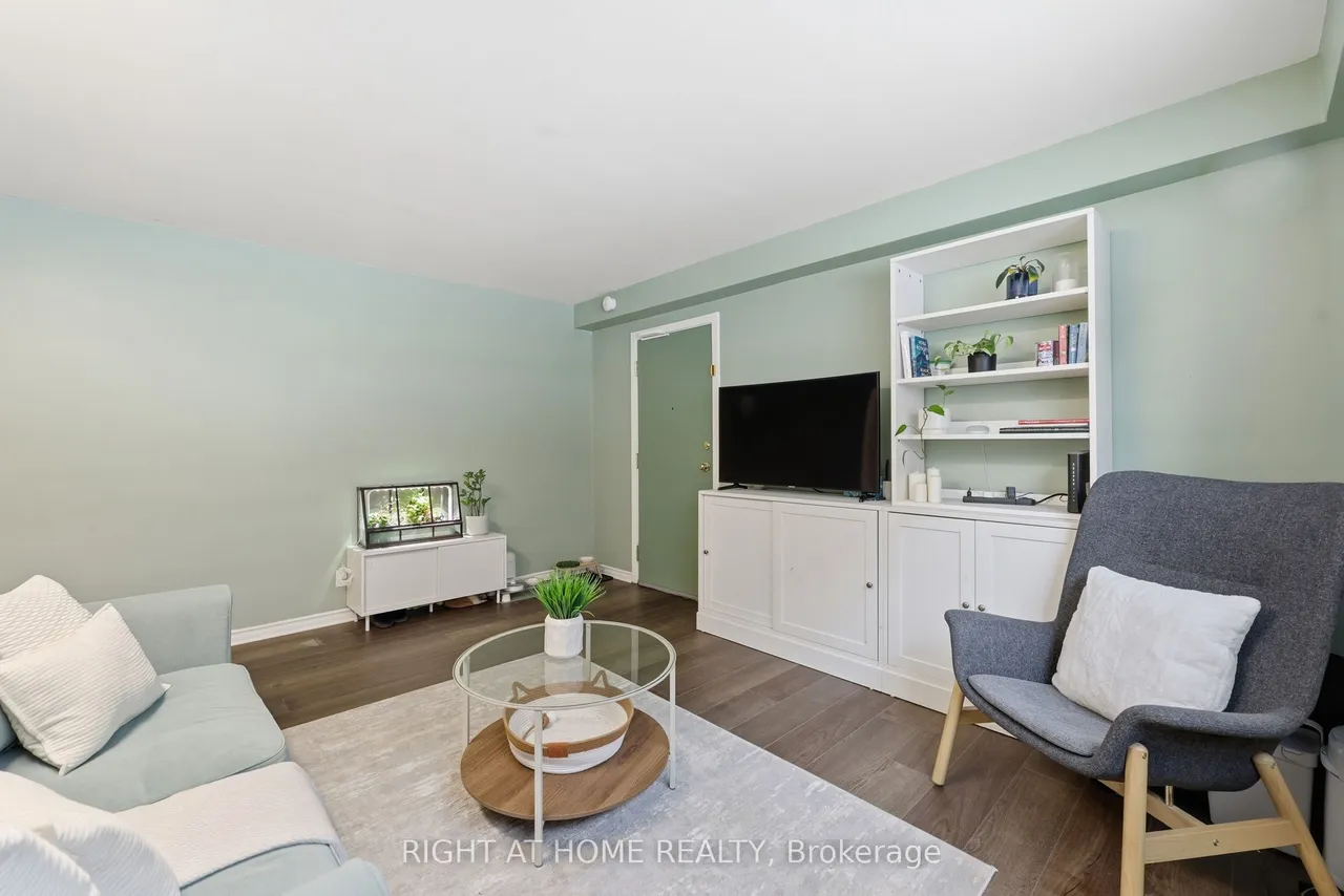 223 MacNab Street S, Unit 11 — photo 3