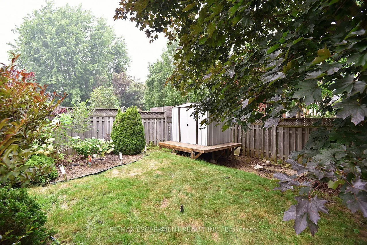 22 Moore Crescent — photo 45