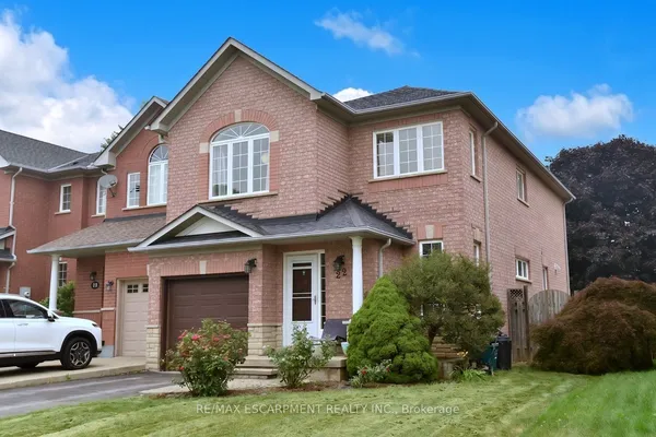 22 Moore Crescent — photo 2