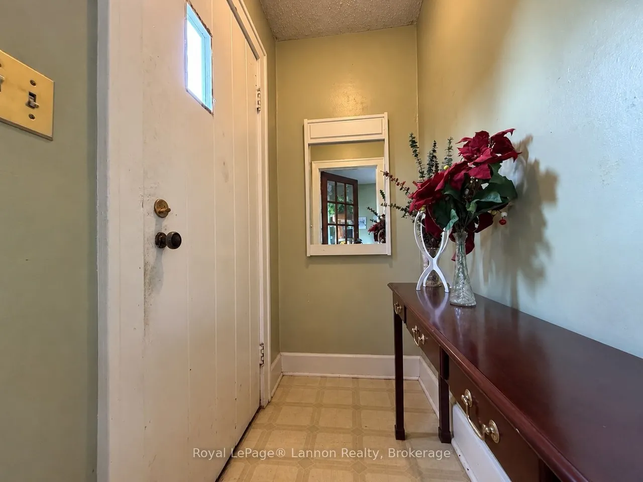 362 McKellar Street N — photo 3