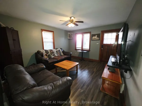 195 Empress Avenue S — photo 2
