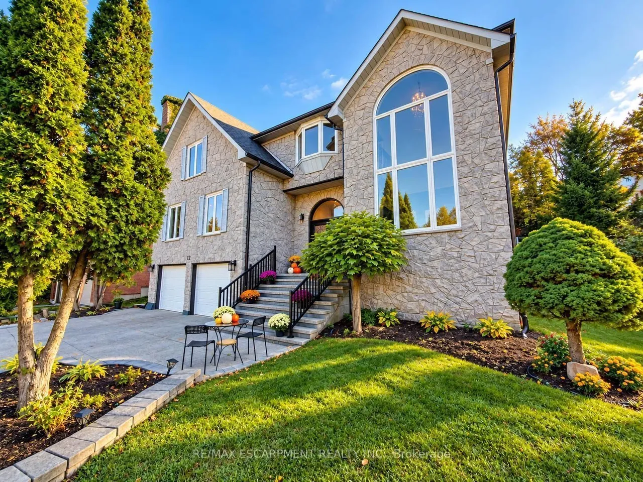 12 Sundrop Court — photo 2