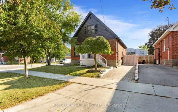 504 E Brucedale Avenue E — photo 2